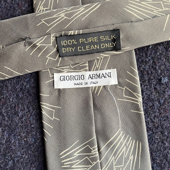 Giorgio Armani Silk Tie - Picture 7 of 7